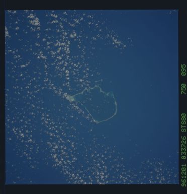 STS080-750-095 - STS-080 - Earth observations taken from Space Shuttle Columbia during STS-80 mission