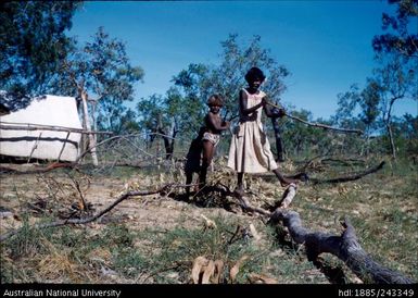 Children playing in the bush at Magara
