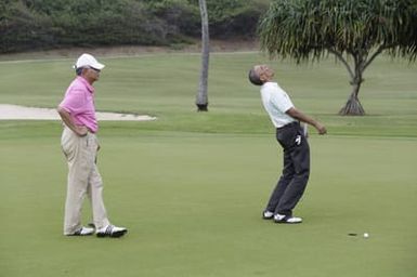 Barack Obama plays golf with Prime Minister Najib Razak, Joe Paulsen, and Mike Brush in Kaneohe Bay, Hawaii, December 24, 2014