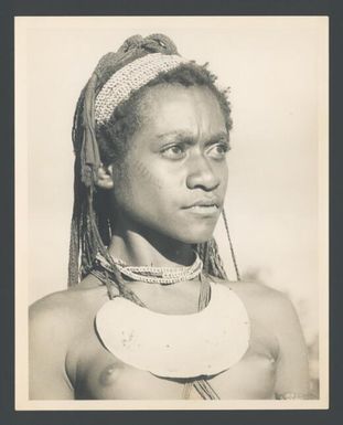 [Young girl of the Bena Bena tribe of Eastern Highland Province, Papua New Guinea] N.V. Salt