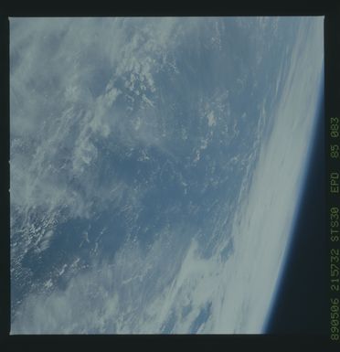 S30-85-083 - STS-030 - STS-30 earth observations
