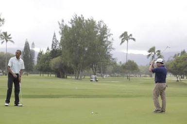 Barack Obama plays golf with Prime Minister Najib Razak, Joe Paulsen, and Mike Brush in Kaneohe Bay, Hawaii, December 24, 2014