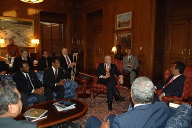 [Assignment: 48-DPA-02-25-08_SOI_K_Pres_Palau] Secretary Dirk Kempthorne [meeting at Main Interior] with government delegation from the Republic of Palau, [led by Palau President Tommy Remengesau. Secretary Kempthorne and President Remengesau discussed, among other subjects, the possibility of creating a National Heritage Area on the Palau island of Peleliu, along with the upcoming Review of the Palau-U.S. Compact of Free Association.] [48-DPA-02-25-08_SOI_K_Pres_Palau_IOD_1095.JPG]