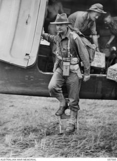 KAIAPIT, NEW GUINEA. 1943-09-24. NX70412 LIEUTENANT COLONEL R. A. J. TOMPSON OBE, COMMANDER, ROYAL ENGINEERS, 7TH AUSTRALIAN DIVISION, ARRIVING AT THE AIRSTRIP