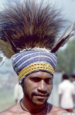 ["ansiktsmålning, huvudbonad, man, porträtt, fotografi, photograph"]