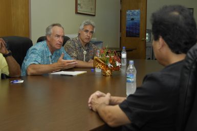 [Assignment: 48-DPA-SOI_K_Majuro_6-11-12-07] Pacific Islands Tour: Visit of Secretary Dirk Kempthorne [and aides] to Majuro Atoll, of the Republic of Marshall Islands [48-DPA-SOI_K_Majuro_6-11-12-07__DI14803.JPG]