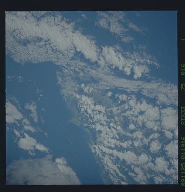 S33-75-016 - STS-033 - STS-33 earth observations