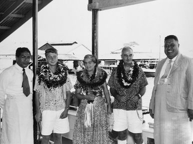 Guy Powles, New Zealand High Commissioner for Samoa, his family, and Samoan chiefs Malietoa Tanumafili II and Tupua Tamasese Mea'ole