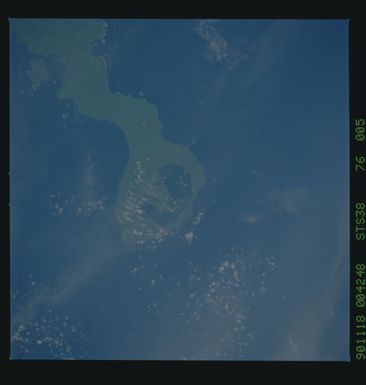 S38-76-005 - STS-038 - STS-38 earth observations