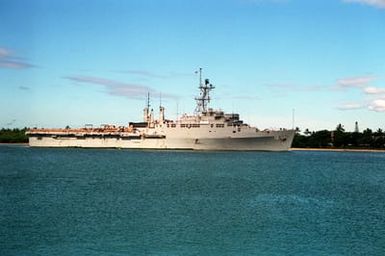 The amphibious transport dock USS JUNEAU (LPD-10) arrives at the naval station for a visit. The JUNEAU is en route to Naval Station, San Diego, Calif., after serving in the Persian Gulf region during Operation Desert Storm