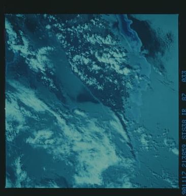 S38-87-033 - STS-038 - STS-38 earth observations