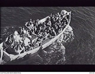 NAURU, PACIFIC ISLANDS. 1941-07. MILITARY PERSONNEL DISEMBARKING FROM HMAS WESTRALIA. (NAVAL HISTORICAL COLLECTION)