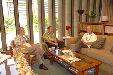 [Assignment: 48-DPA-09-30-08_SOI_K_NPS_Arizona] Visit of Secretary Dirk Kempthorne and aides to the U.S.S. Arizona Memorial, Pearl Harbor, Honolulu, Hawaii, [for tours, discussions with local officials] [48-DPA-09-30-08_SOI_K_NPS_Arizona_DOI_0924.JPG]