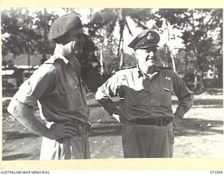 LAE, NEW GUINEA. 1944-06-02. VX65671 MAJOR J.T. TAYLOR, OFFICER- IN- CHARGE, NORTHERN ECHELON, FAR EASTERN LIAISON OFFICE, AT HEADQUARTERS NEW GUINEA FORCE (1), WITH LIEUTENANT O'DEA, RAN (2), WHO ..