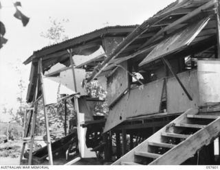 SALAMAUA AREA, NEW GUINEA. 1943-09-20. A RUINED BUILDING IN THE 312TH AUSTRALIAN LIGHT AID DETACHMENT AREA, WHICH WAS BOMB DAMAGED DURING THE ALLIED AIR RAIDS