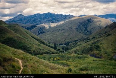 Kundiawa - Dogorenigl Valley and Chimbu River