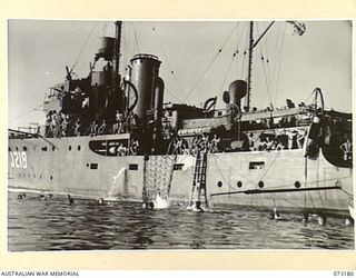 MADANG AREA, NEW GUINEA. 1944-05-14. SWIMMERS VIEWED WITH HMAS KAPUNDA IN THE BACKGROUND DURING A WATER POLO MATCH IN THE HARBOUR. THE MATCH, BETWEEN REPRESENTATIVES FROM MOTOR LAUNCHES AND A TEAM ..