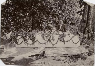 Coffin and decorations of a chief