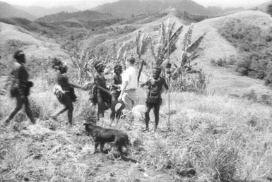 J. L. Taylor making first contact in the mid Wahgi, April 1933 / Michael Leahy