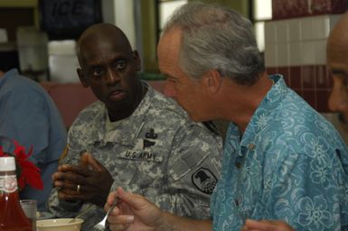 [Assignment: 48-DPA-SOI_K_Kwajalein_6-11-07] Pacific Islands Tour: Visit of Secretary Dirk Kempthorne [and aides] to Kwajalein Atoll, of the Republic of Marshall Islands [48-DPA-SOI_K_Kwajalein_6-11-07__DI14272.JPG]