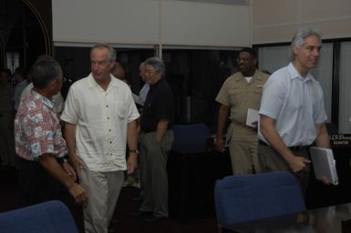 [Assignment: 48-DPA-SOI_K_Guam_6-6-7-07] Pacific Islands Tour: Visit of Secretary Dirk Kempthorne [and aides] to Guam, U.S. Territory [48-DPA-SOI_K_Guam_6-6-7-07__DI11663.JPG]