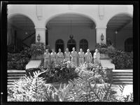 [Servicemen at Royal Hawaiian Hotel]