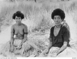 PORT MORESBY - YOUNG AND VERY OLD NATIVE WOMEN OF HANUABADA VILLAGE. RAAF SURVEY FLIGHT. (NEGATIVE BY N. TRACY)