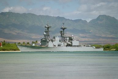 Port bow view of the Spruance class destroyer USS FLETCHER (DD 992) departing the Pearl Harbor channel en route to take part in Operation RIMPAC 2000 in the waters to the south of the Hawaiian Islands