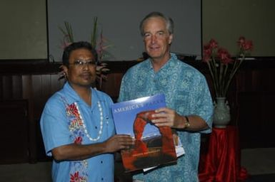 [Assignment: 48-DPA-SOI_K_Palau_6-7-9-07] Pacific Islands Tour: Visit of Secretary Dirk Kempthorne [and aides] to Palau Islands, Republic of Palau [48-DPA-SOI_K_Palau_6-7-9-07__DI13154.JPG]