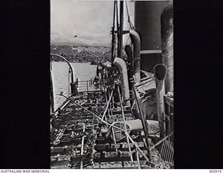 ORO BAY, NEW GUINEA. 1943. DETAIL VIEW OF THE WRECK OF THE DUTCH TRANSPORT BANTAM, SUNK IN A JAPANESE AIR RAID WHILE TAKING PART IN OPERATION LILLIPUT. (NAVAL HISTORICAL COLLECTION)