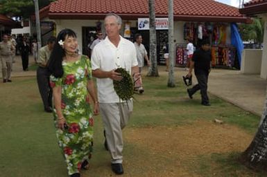 [Assignment: 48-DPA-SOI_K_Guam_6-6-7-07] Pacific Islands Tour: Visit of Secretary Dirk Kempthorne [and aides] to Guam, U.S. Territory [48-DPA-SOI_K_Guam_6-6-7-07__DI11232.JPG]