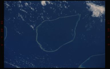 STS050-11-024 - STS-050 - Earth observation scenes of the north central Tuamotu Archipelago.