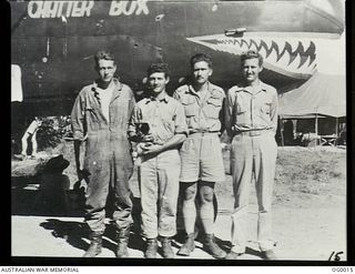 PORT MORESBY, PAPUA. C. 1943. TWO RAAF AIRMEN AND TWO AMERICAN VETERANS WHO MAKE UP THE CREW OF THIS AMERICAN B-25 MITCHELL MEDIUM BOMBER AIRCRAFT. LEFT TO RIGHT: SERGEANT E. P. MCCARTHY RAAF OF ..