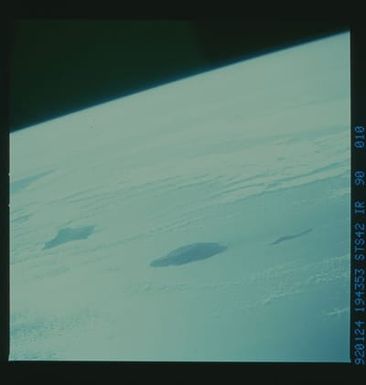 S42-90-010 - STS-042 - STS-42 infra-red earth observations