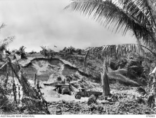 JACQUINOT BAY, NEW BRITAIN. 1944-11-17. A BULLDOZER AND A "CHINAMAN" BEING OPERATED IN A GRAVEL PIT IN THE WUNUNG PLANTATION BY MEMBERS OF THE 12TH FIELD COMPANY, DURING THE UNIT ROAD BUILDING ..