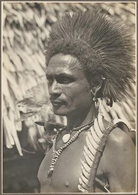 Wanigella [Wanigela] village [man wearing a head dress] / Frank Hurley