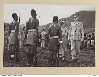 NEAR NADZAB, NEW GUINEA. 1945-03-26. LORD WAKEHURST, GOVERNOR OF NEW SOUTH WALES (2), ACCOMPANIED BY CAPTAIN A.I. GAY, OFFICER COMMANDING B COMPANY, 2 NEW GUINEA INFANTRY BATTALION (1), AND ..