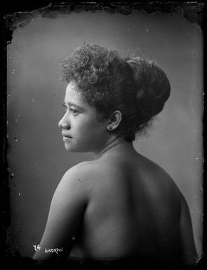 [Samoan woman]