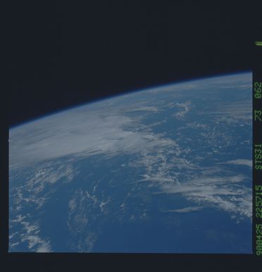 S31-73-062 - STS-031 - STS-31 earth observations