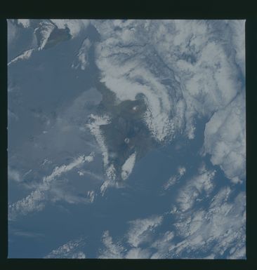 S37-94-043 - STS-037 - Earth observations taken from OV-104 during STS-37 mission