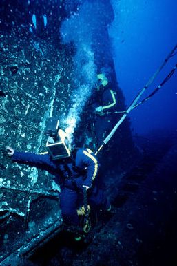 Underwater view of divers working to raise the submarine ex-USS BLUEGILL (SS 242) during Pacific Submarine Salvage Exercise 83 (PACSUBSALVEX-83) off the coast of Maui