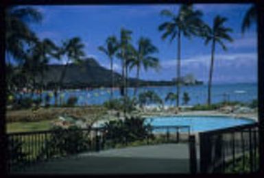 Sheraton Waikiki, Swimming pool and beach