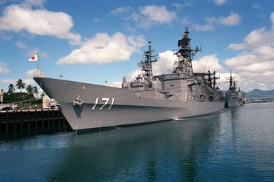 A port bow view of the Japanese destroyer JDS HATAKAZE (DD 171) moored at a pier