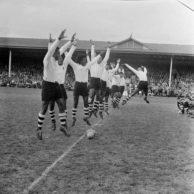 Fijian team performing a cibi