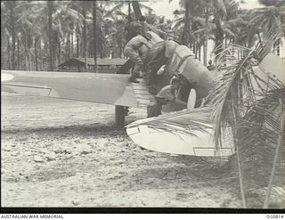 MOMOTE, LOS NEGROS ISLAND, ADMIRALTY ISLANDS. 1944-03-18. LEADING AIRCRAFTMAN (LAC) C. D. GOBEL, SOUTH MELBOURNE, VIC, NEAREST CAMERA; LAC J. A. JOHNSON, BRUNSWICK, VIC; LAC W. K. PAGE, TAMWORTH, ..