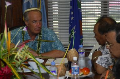 [Assignment: 48-DPA-SOI_K_Pohnpei_6-10-11-07] Pacific Islands Tour: Visit of Secretary Dirk Kempthorne [and aides] to Pohnpei Island, of the Federated States of Micronesia [48-DPA-SOI_K_Pohnpei_6-10-11-07__DI13748.JPG]