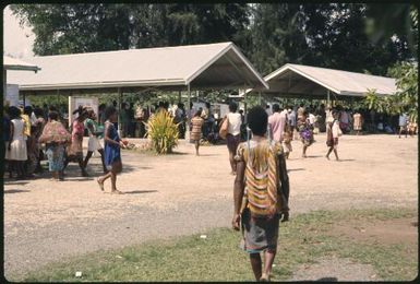 Markets (2) : Madang, Papua New Guinea, 1974 / Terence and Margaret Spencer