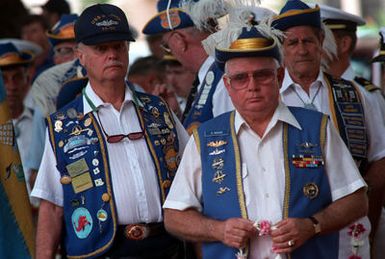 World War II submarine veterans take part in a ceremony honoring their counterparts who lost their lives during the war. The ceremony is taking place as part of an observance of the 50th anniversary of the Japanese attack on Pearl Harbor