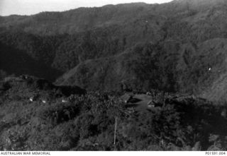 MARKHAM VALLEY AREA? NEW GUINEA. C.1945. VILLAGE ON TOP OF A MOUNTAIN RIDGE