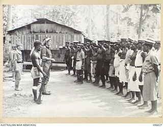 BONIS PENINSULA, BOUGAINVILLE. 1945-09-15. MEMBERS OF HEADQUARTERS 2 CORPS, PREPARED FOR SURRENDER DISCUSSIONS WITH THE JAPANESE, WENT ASHORE AT JAPANESE NAVAL HEADQUARTERS, BONIS PENINSULA. SHOWN, ..